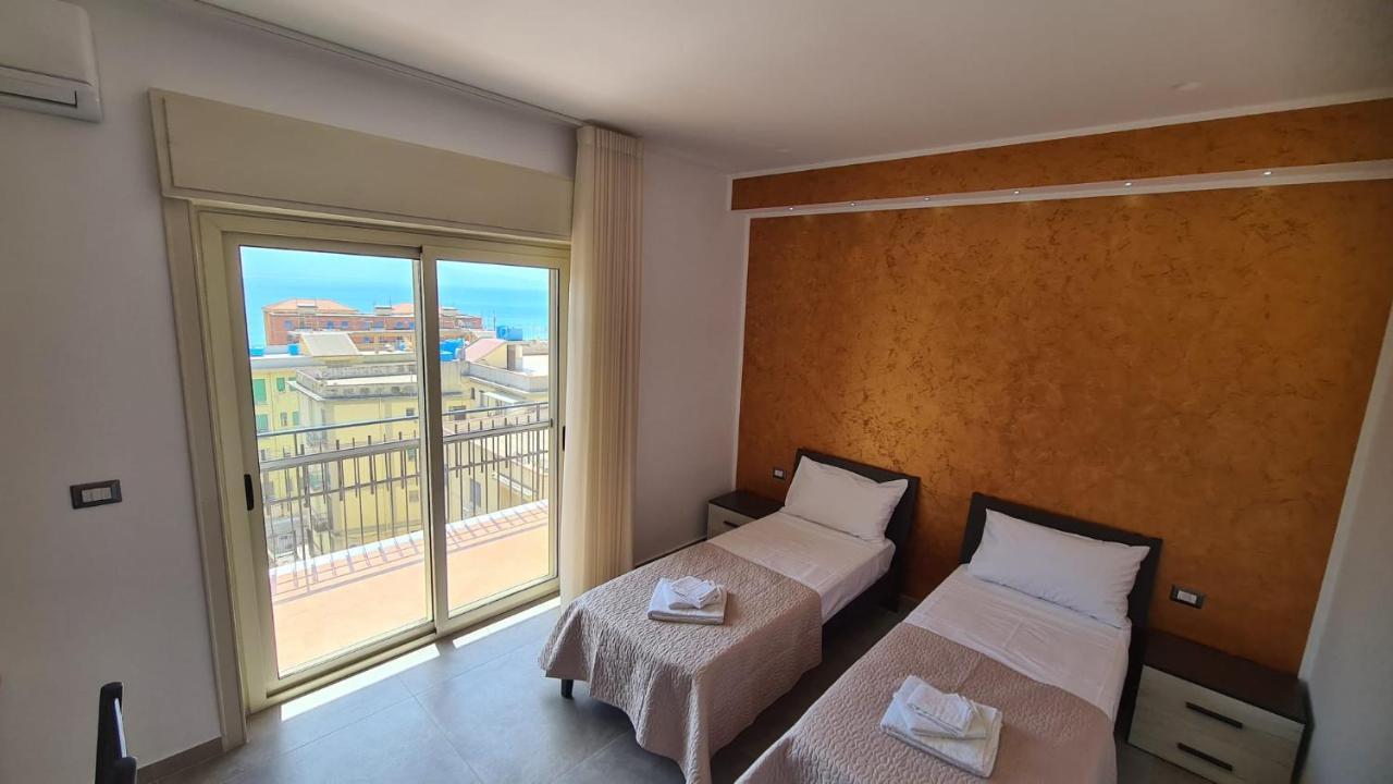 Casa Veneziano Bed and Breakfast Messina Eksteriør billede